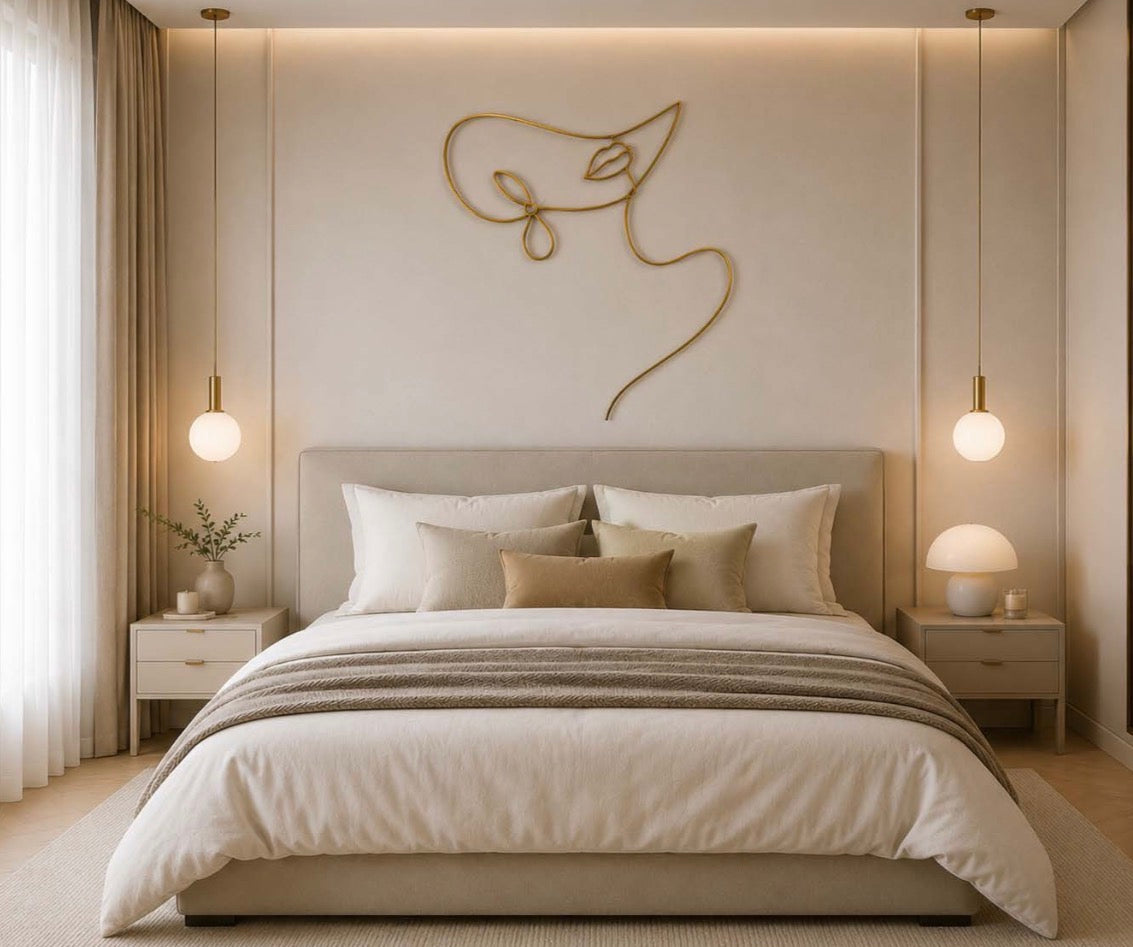 Minimal Face Metal Wall Art – Gold Finish